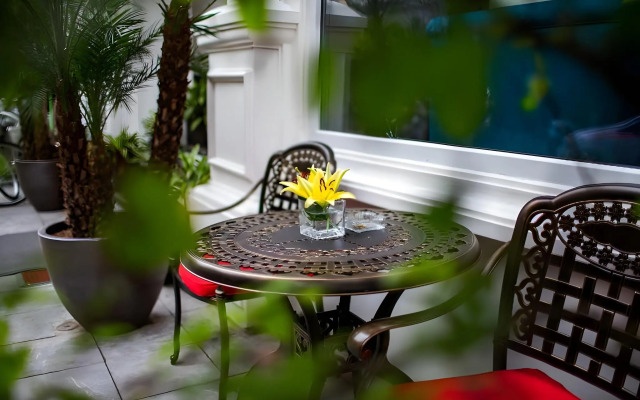 Acoustic Hotel & Spa