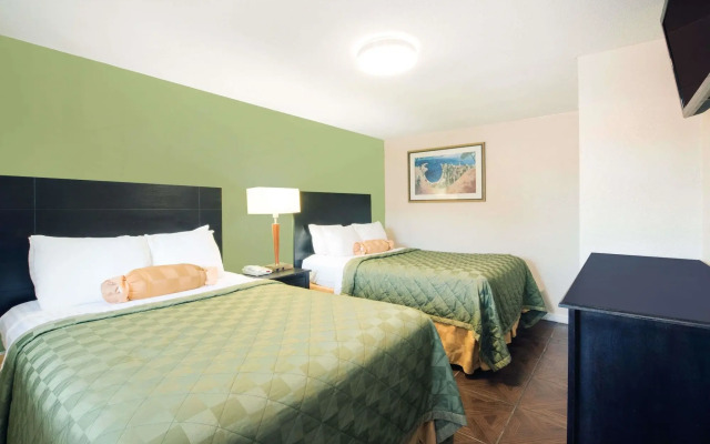 Executive Inn and Kitchenette Suites