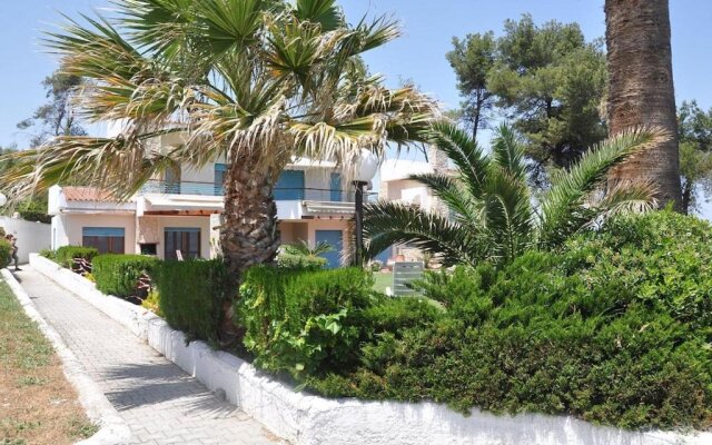 Yades Elegant Villa 2 Minutes Away From the Beach