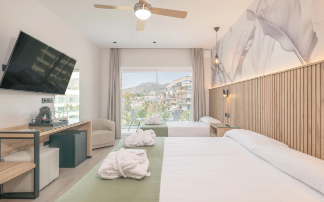 Hotel Parasol by Dorobe