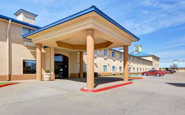 Quality Inn & Suites Wichita Falls I-44