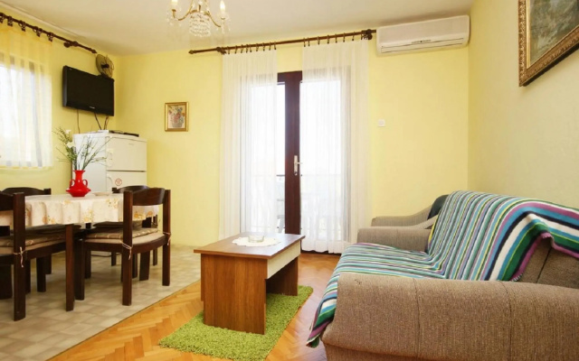 Ljube - quiet location & close to the beach - A2(4+1)
