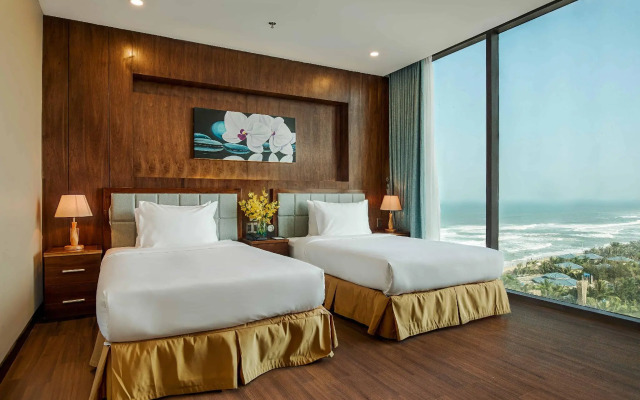 Yarra Ocean Suites Danang
