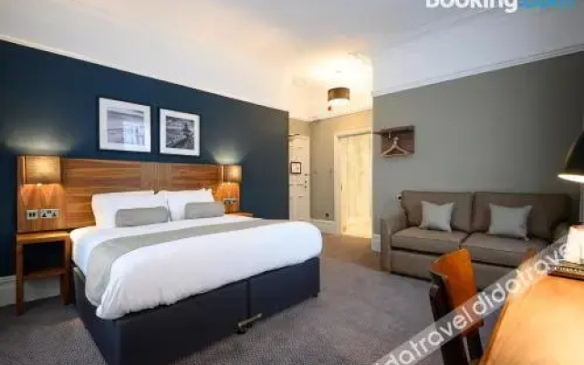 County Hotel