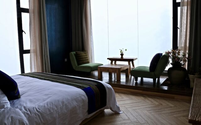 Sunny Hotel