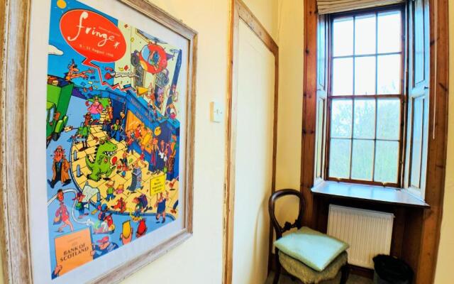 F2 Charming City Centre Apartment full of Character