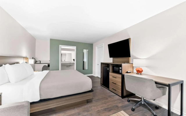 Quality Inn & Suites Port Lavaca near Lighthouse Beach