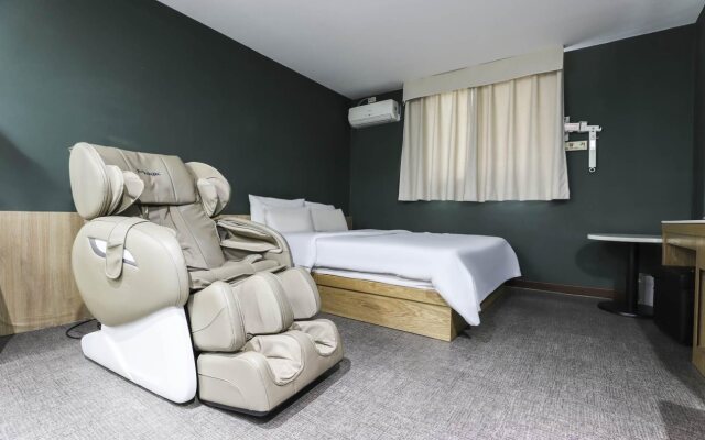 Iris Hotel