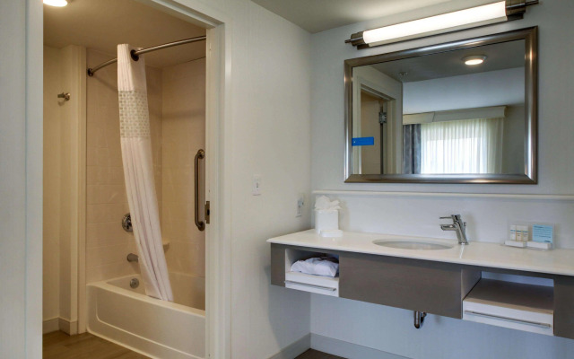 Hampton Inn & Suites Milwaukee West