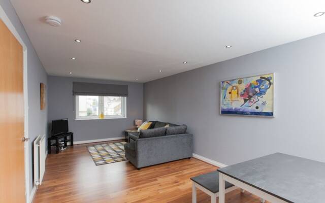Homely, Hi-tech Modern Flat With Parking and gym