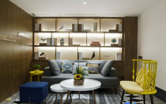 Aiston Hotel