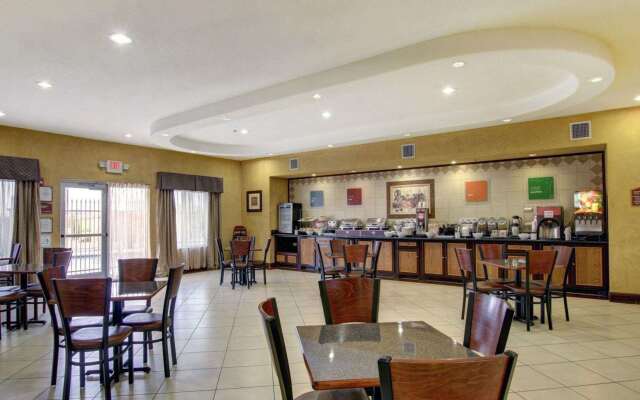 Comfort Inn And Suites Alvarado