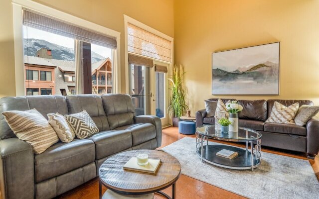 Luxury 3-Br Penthouse | INDOOR Pool & Hot Tub | Pool Table | 2 Decks + Mtn Views