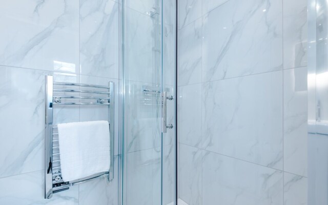 Hilltop Serviced Apartments - Stockport