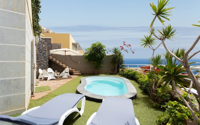 Duplex Acorán with pool and sea view