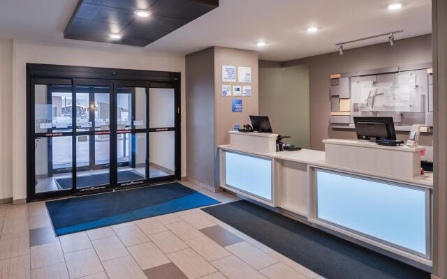 Holiday Inn Express & Suites Sioux Falls At Empire Mall, an IHG Hotel