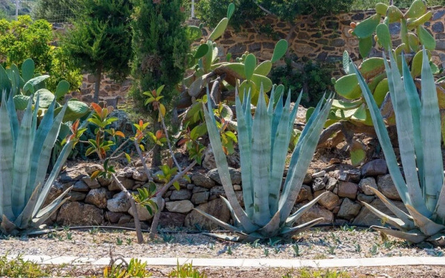 Stylish Villa, Private Pool, Large Garden, sea View, En-suite Bathrooms