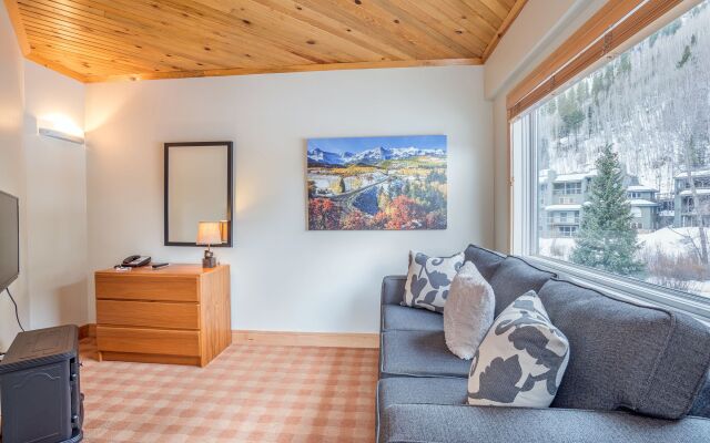 Ice House Suites and Condominiums