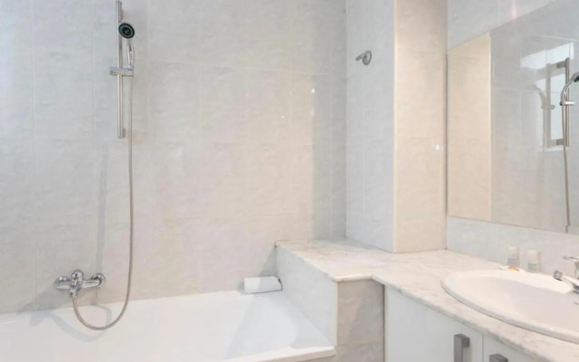 2 Bdr Eixample Apartment