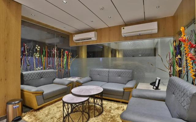 OYO Rooms Near Station Gulambaba Road 2