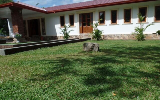 The Crown Hotel Dambulla