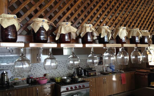 Assos Nazan Motel Restoran Beach