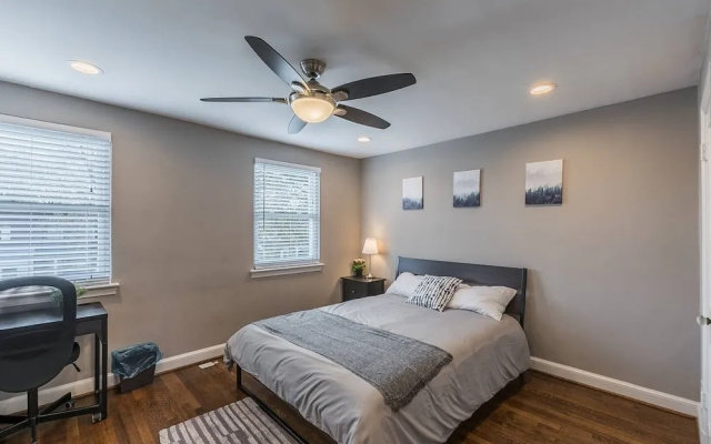 Beautiful 3br/2ba House with cozy backyard by CozySuites
