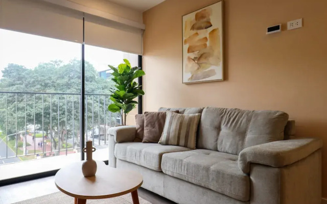w Brilliant 2BR w Balcony in Miraflores