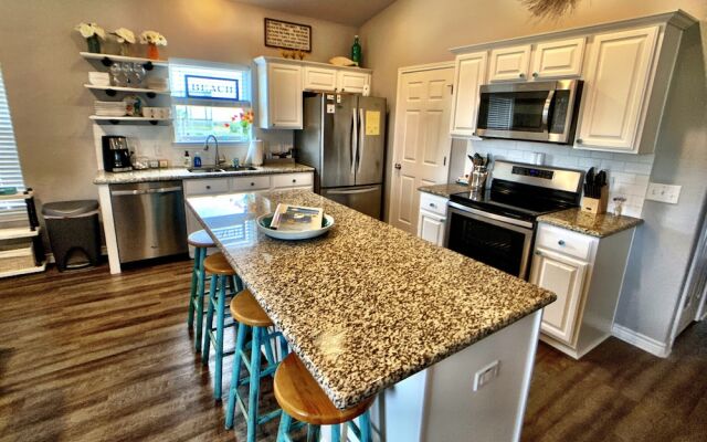 A Silver Lining - 4 Br Home