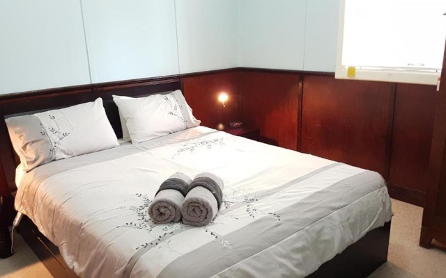 16 Gregson - Silky Oaks – Guest Rooms – Gloucester