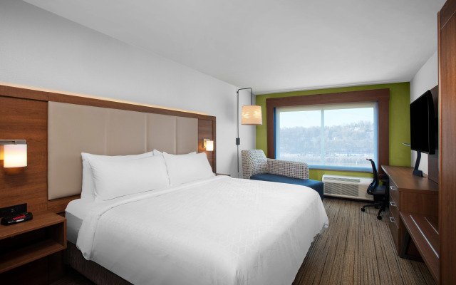 Holiday Inn Express Charleston-Civic Center by IHG