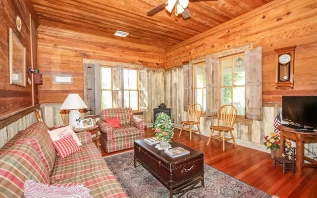 Sophias Secret Guesthouse 2 Bedroom Home by Redawning