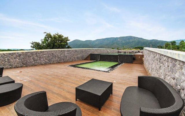 Phuphatara By Favstay