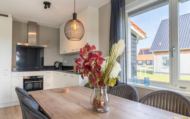 Fine holiday home 300 m from the Oosterschelde estuary