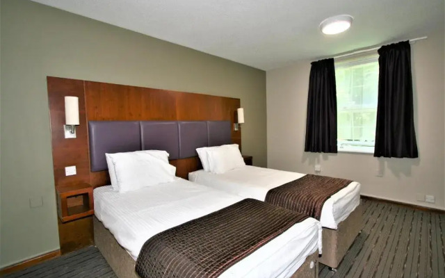The Oakwood Hotel by Roomsbooked