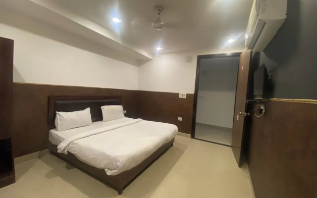 Hotel Golden Plam Tilak Nagar Market
