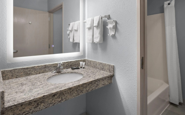 AmericInn by Wyndham Douglas/Saugatuck