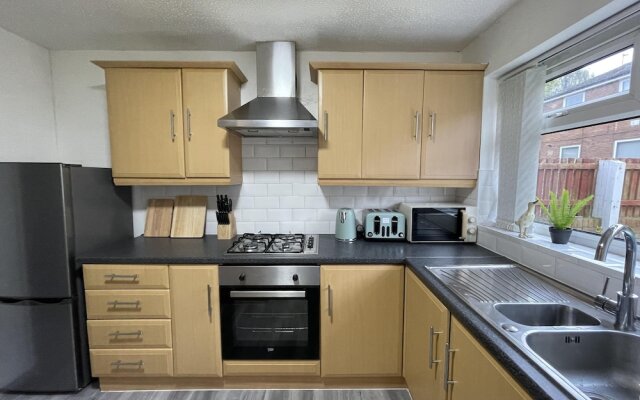 Convenient 3 bd House Salford 7 Guests