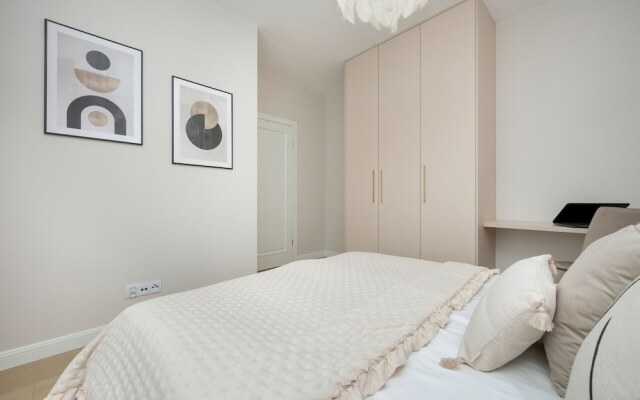 Stylish Apartment 7th Floor by Renters