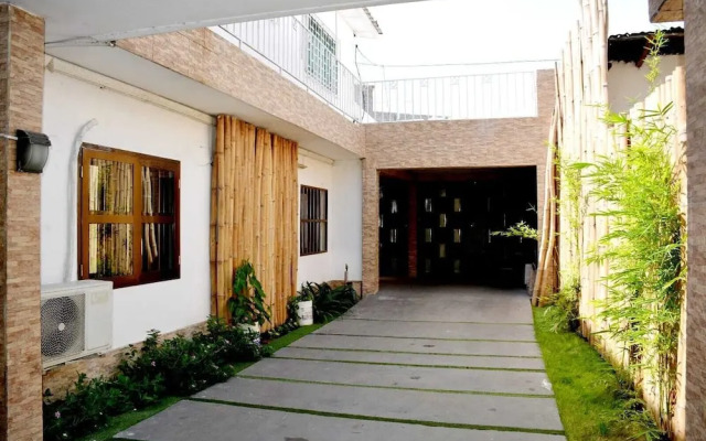 Lome Bamboo Lodge
