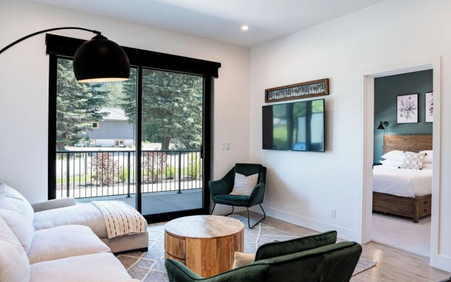 Rustic Retreat by Revelstoke Vacations