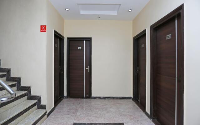 OYO 10588 Hotel Golden Square
