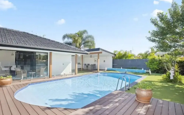 Holiday Home with Pool and Mini Golf