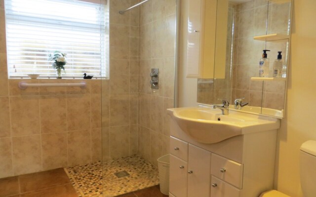 Oakdene.....perfect for Couple or Singles
