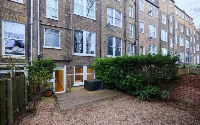 The West Kensington Hideout - Cozy 2bdr Flat With Garden