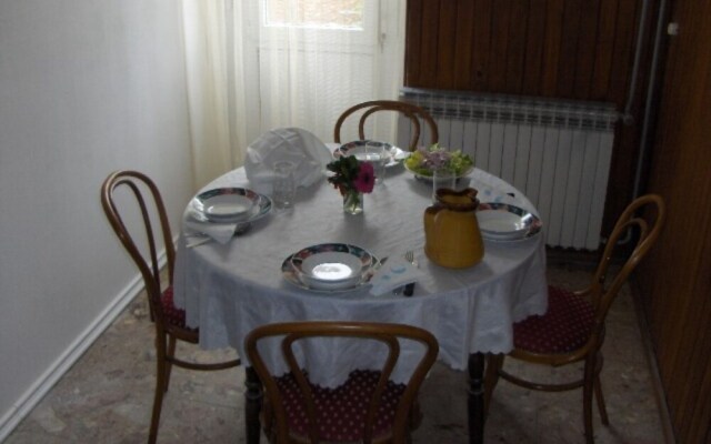 All House - House With Garden