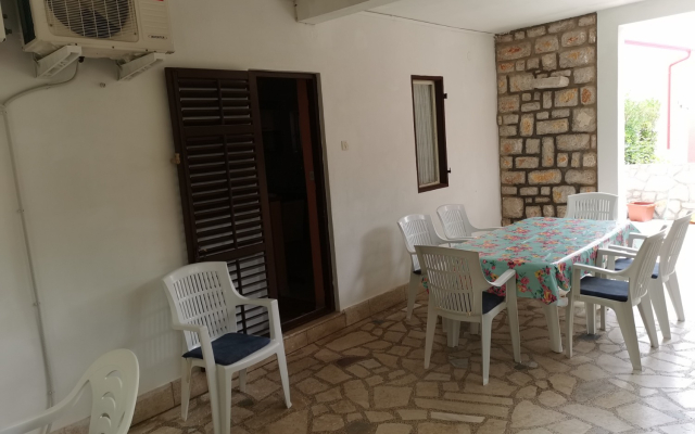 Apartment Ivo - with nice garden: A1 Pag, Island Pag