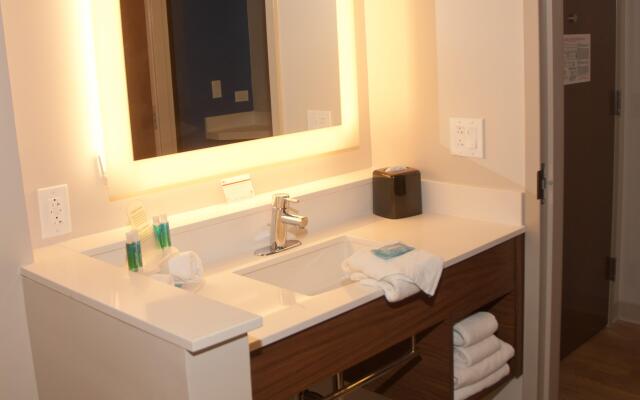 Holiday Inn Express & Suites Decatur by IHG