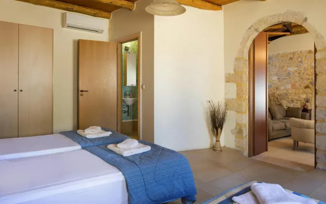 Cozy Holiday Home With Pool and Whirlpool in Maheri
