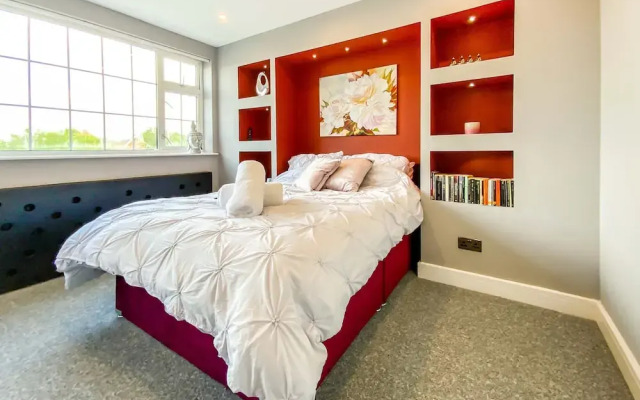 Remarkable 4-bed House in Boston